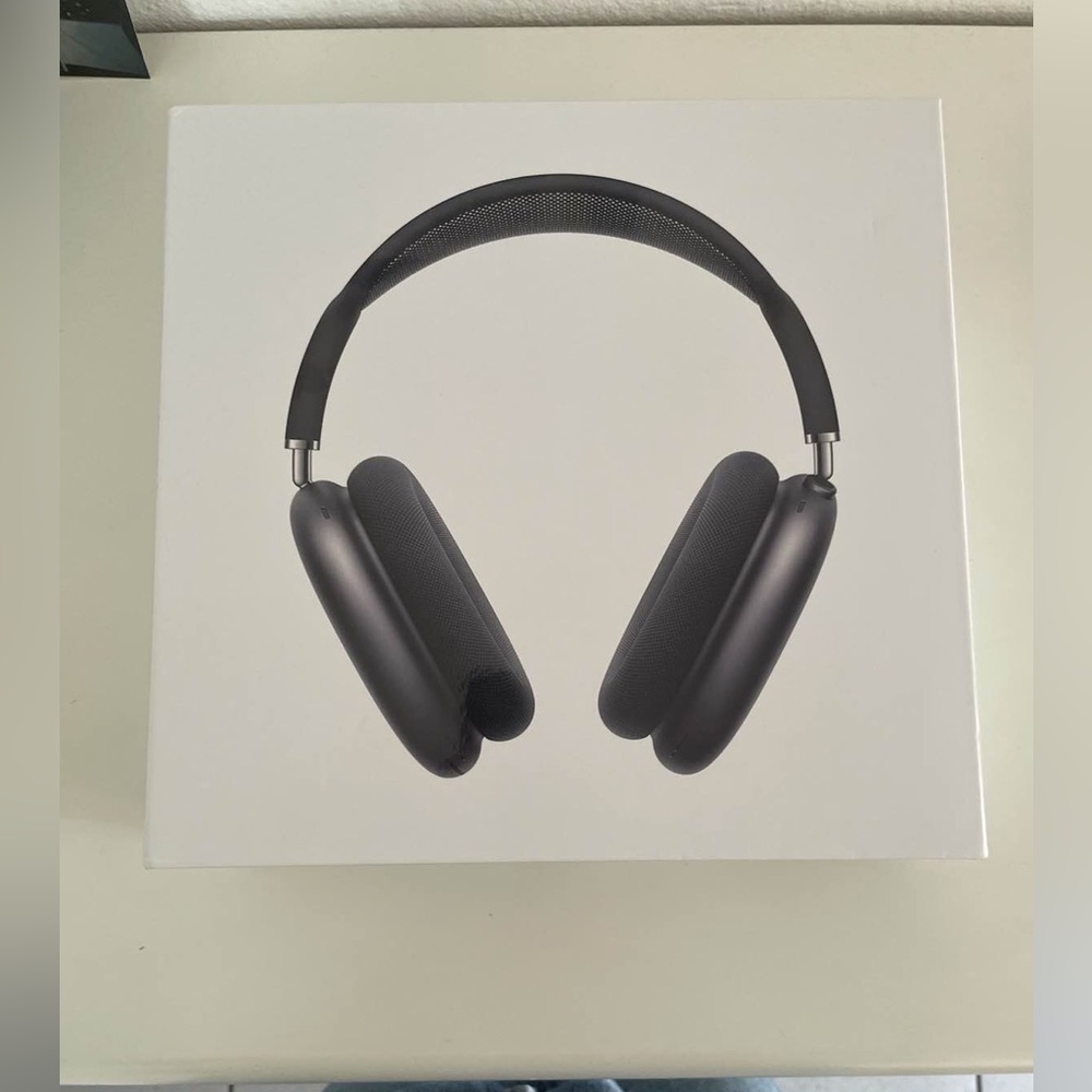 Apple AirPods Max in Gray and Black - Picture 2 of 5